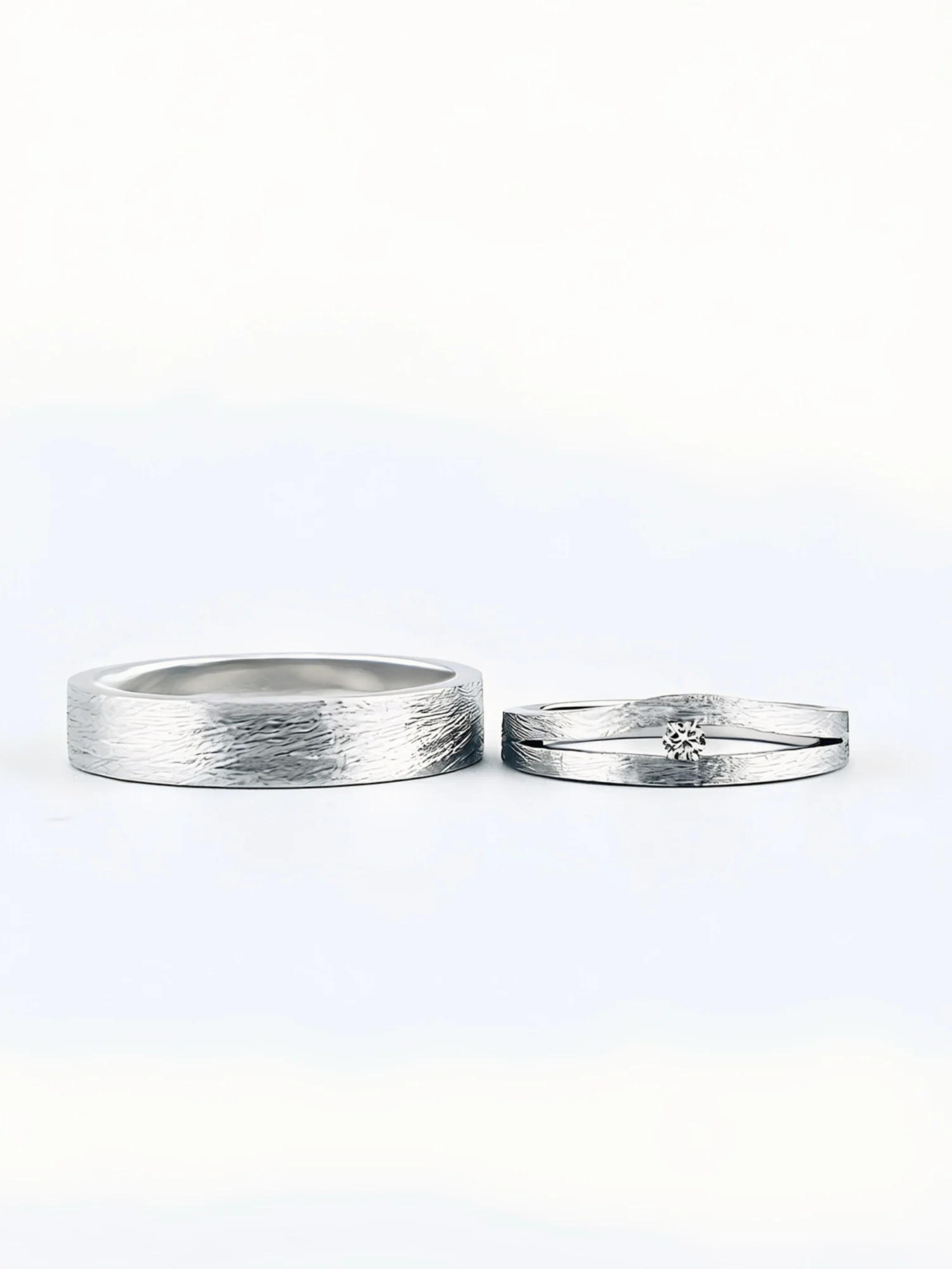 Alternative view of Nhẫn Cưới Ánh Lụa - Silk Matte White Gold Wedding Bands