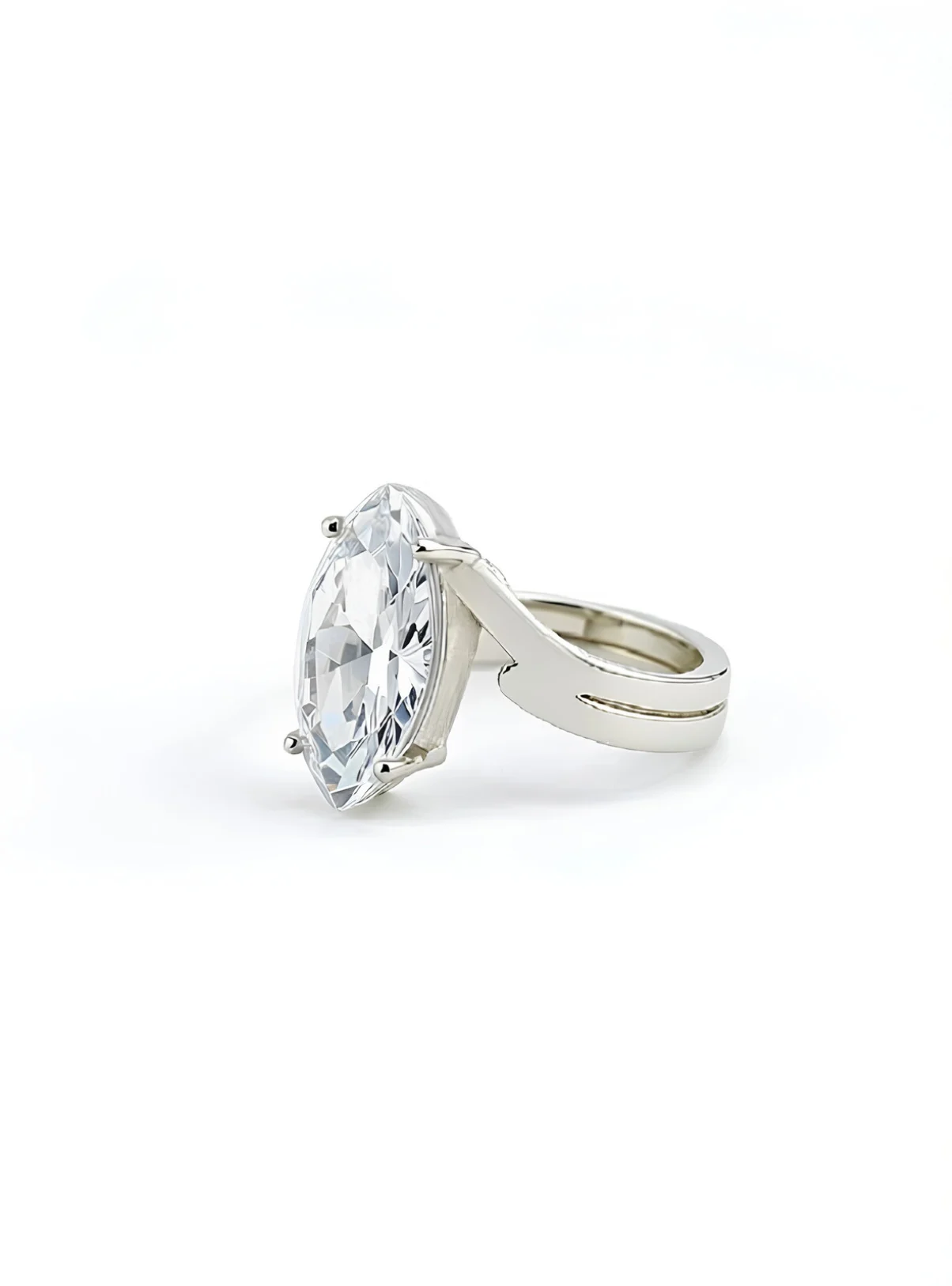 Nhẫn Đính Hôn Diamond Marquise Luxe