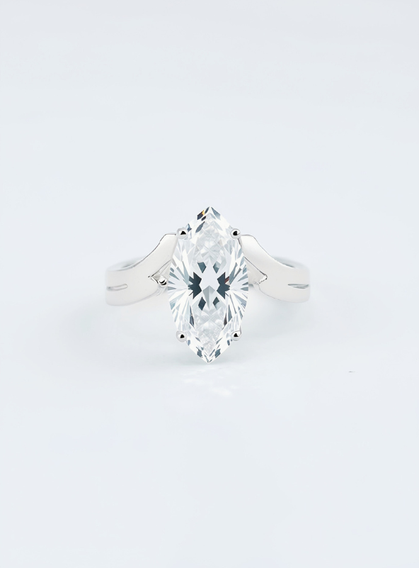 Alternative view of Nhẫn Đính Hôn Diamond Marquise Luxe