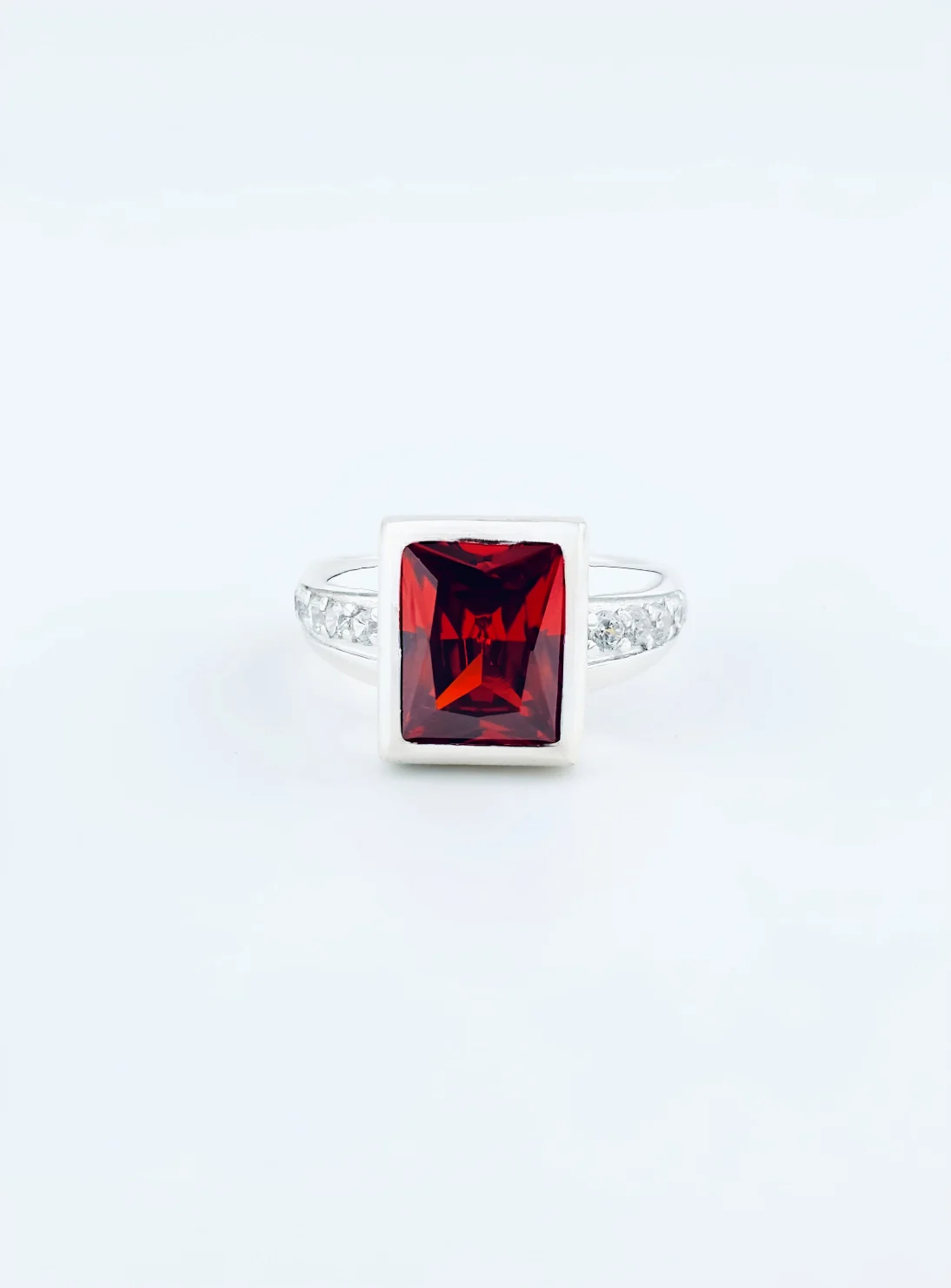 Nhẫn Đính Hôn Garnet Heart of Love