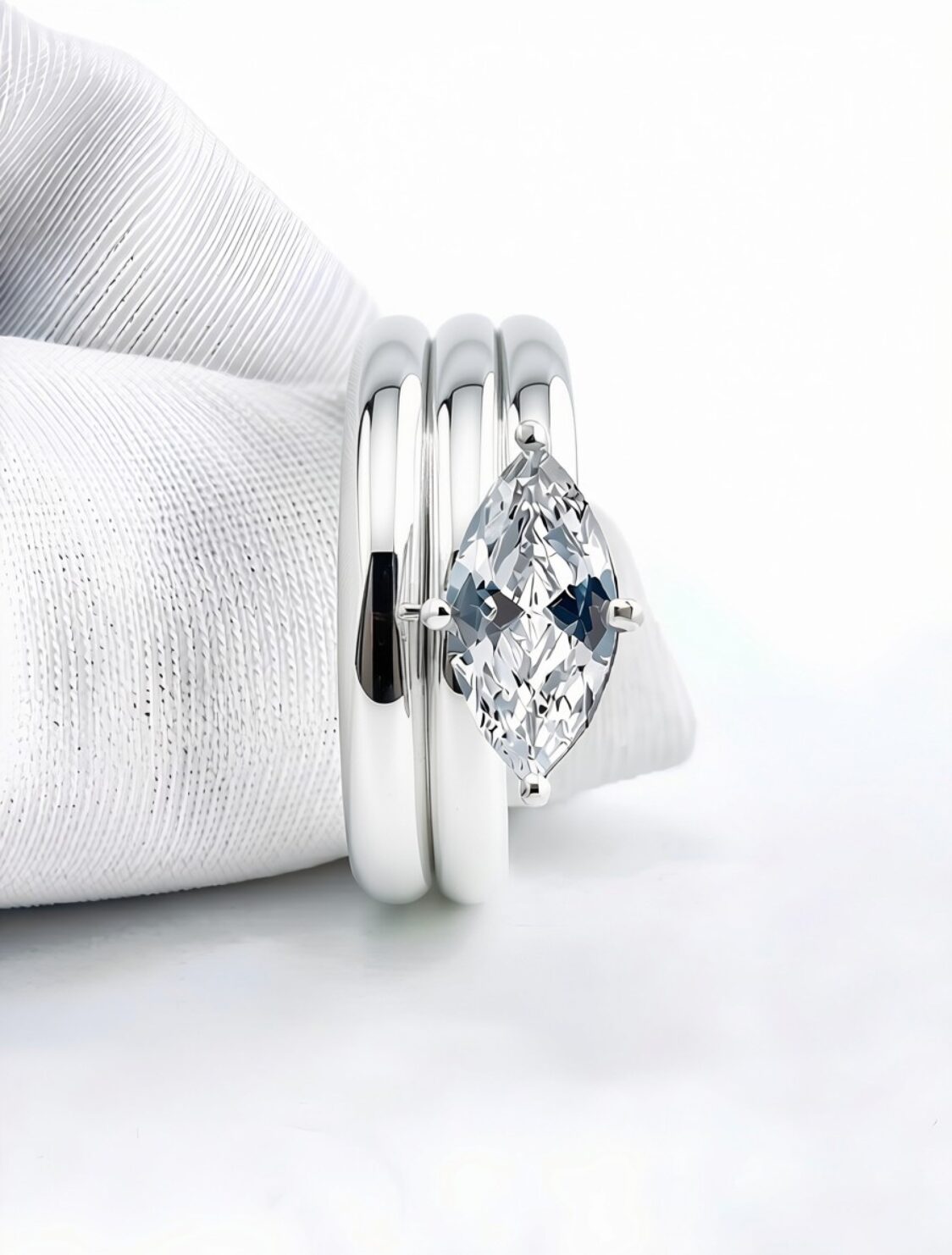 Alternative view of Nhẫn Nữ Duchess Teardrop